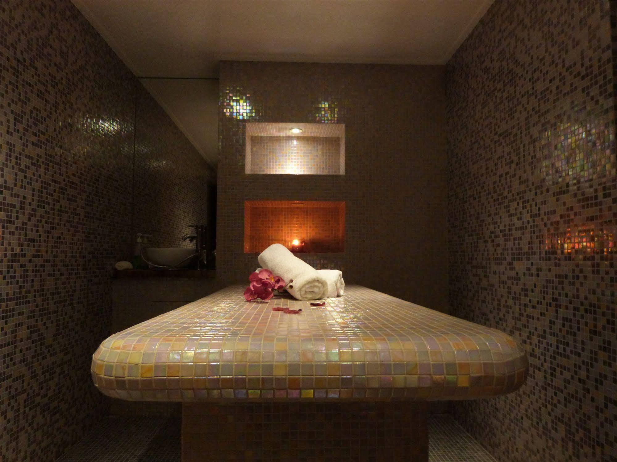 Ax Hotel Spa & Restaurant Chorges Eksteriør billede